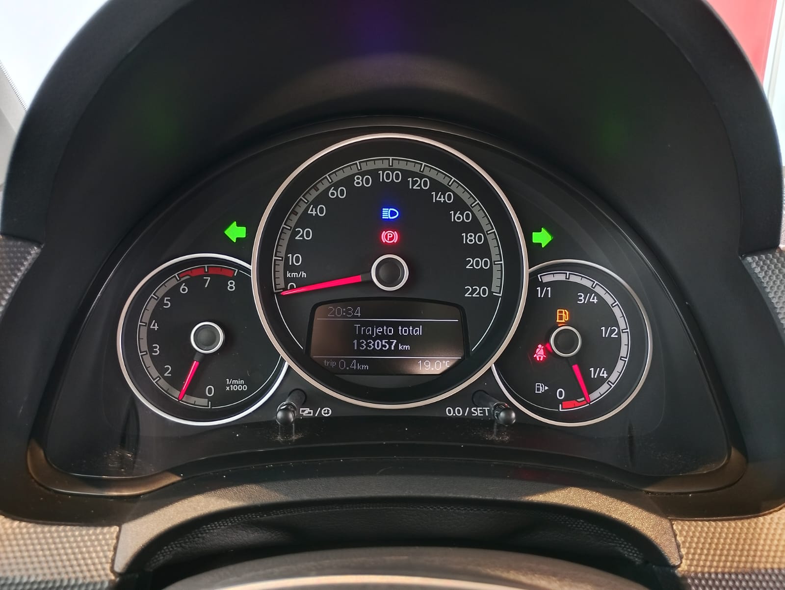 VW - Volkswagen-up!-up! move 1.0 TSI Total Flex 12V 5p
