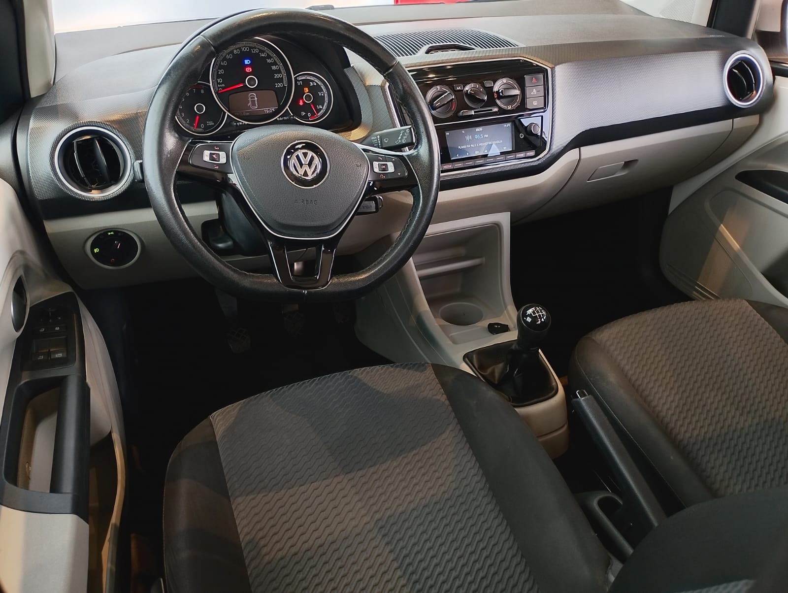 VW - Volkswagen-up!-up! move 1.0 TSI Total Flex 12V 5p