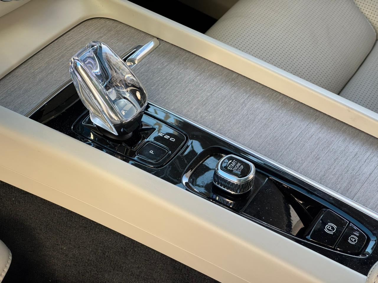 Volvo-XC 60-XC 60 T-8 Ultimate 2.0 AWD (Híbrido)