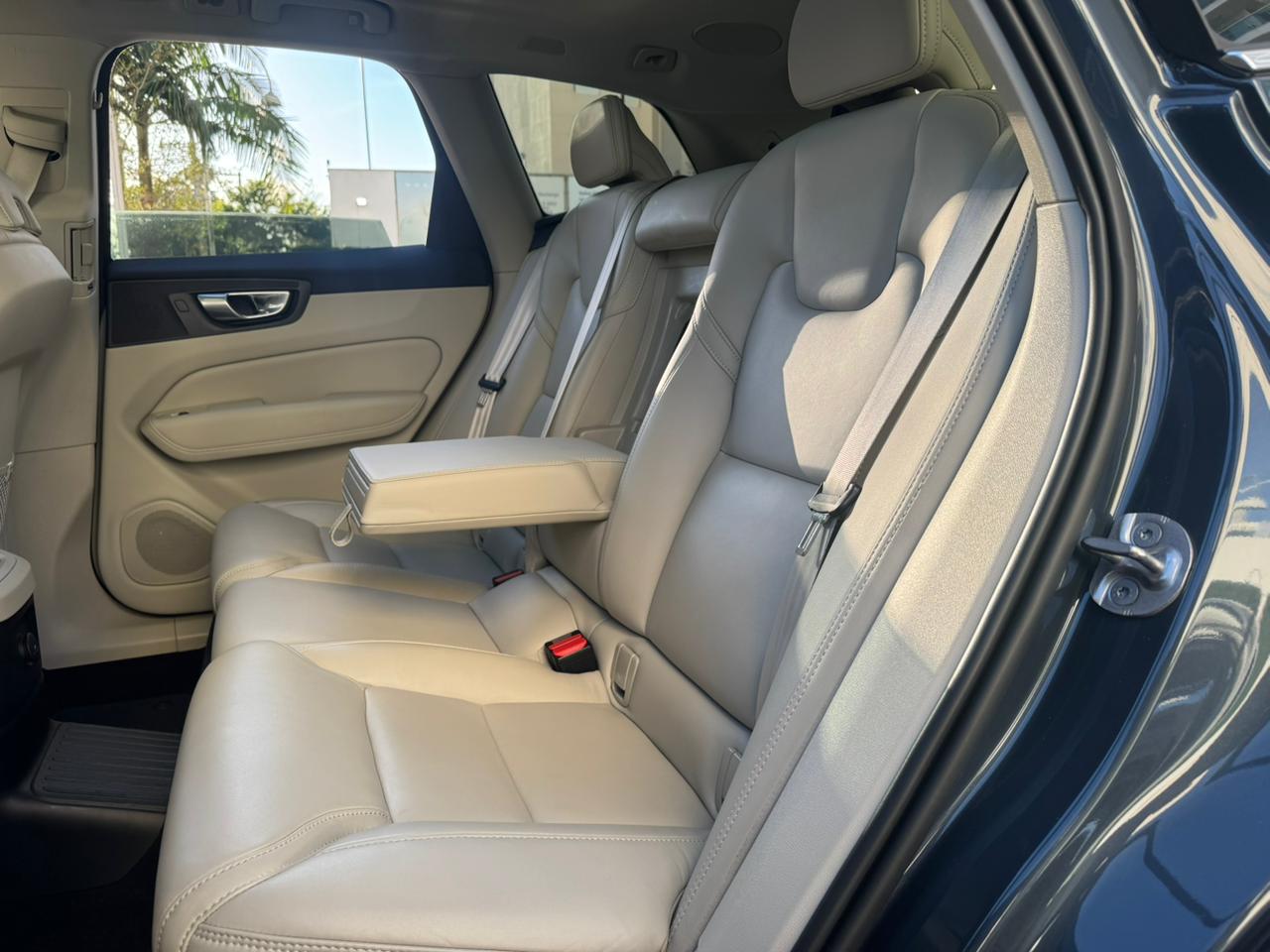 Volvo-XC 60-XC 60 T-8 Ultimate 2.0 AWD (Híbrido)
