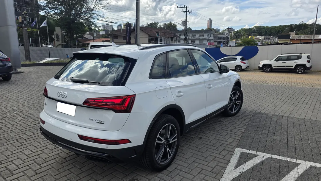 audi q5 q5 perf. black 2.0 tfsie s.tr. qt (hib.)
