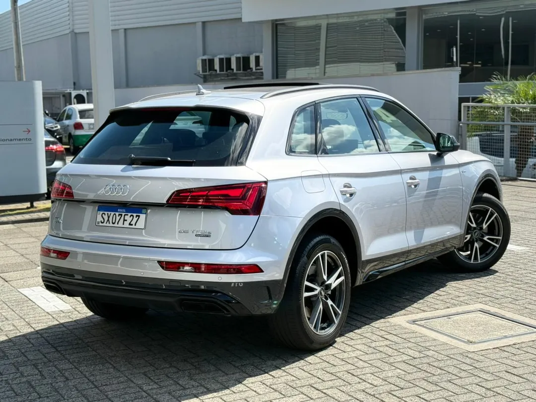 audi q5 q5 perf. black 2.0 tfsie s.tr. qt (hib.)