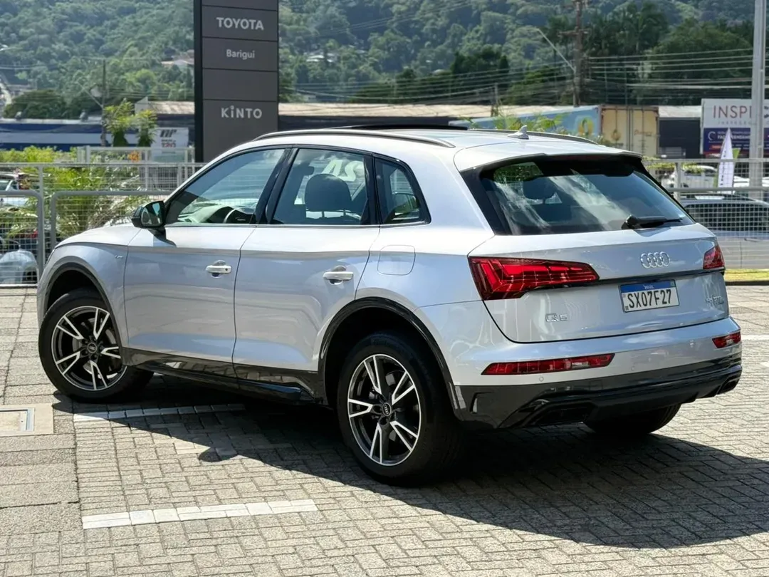 audi q5 q5 perf. black 2.0 tfsie s.tr. qt (hib.)