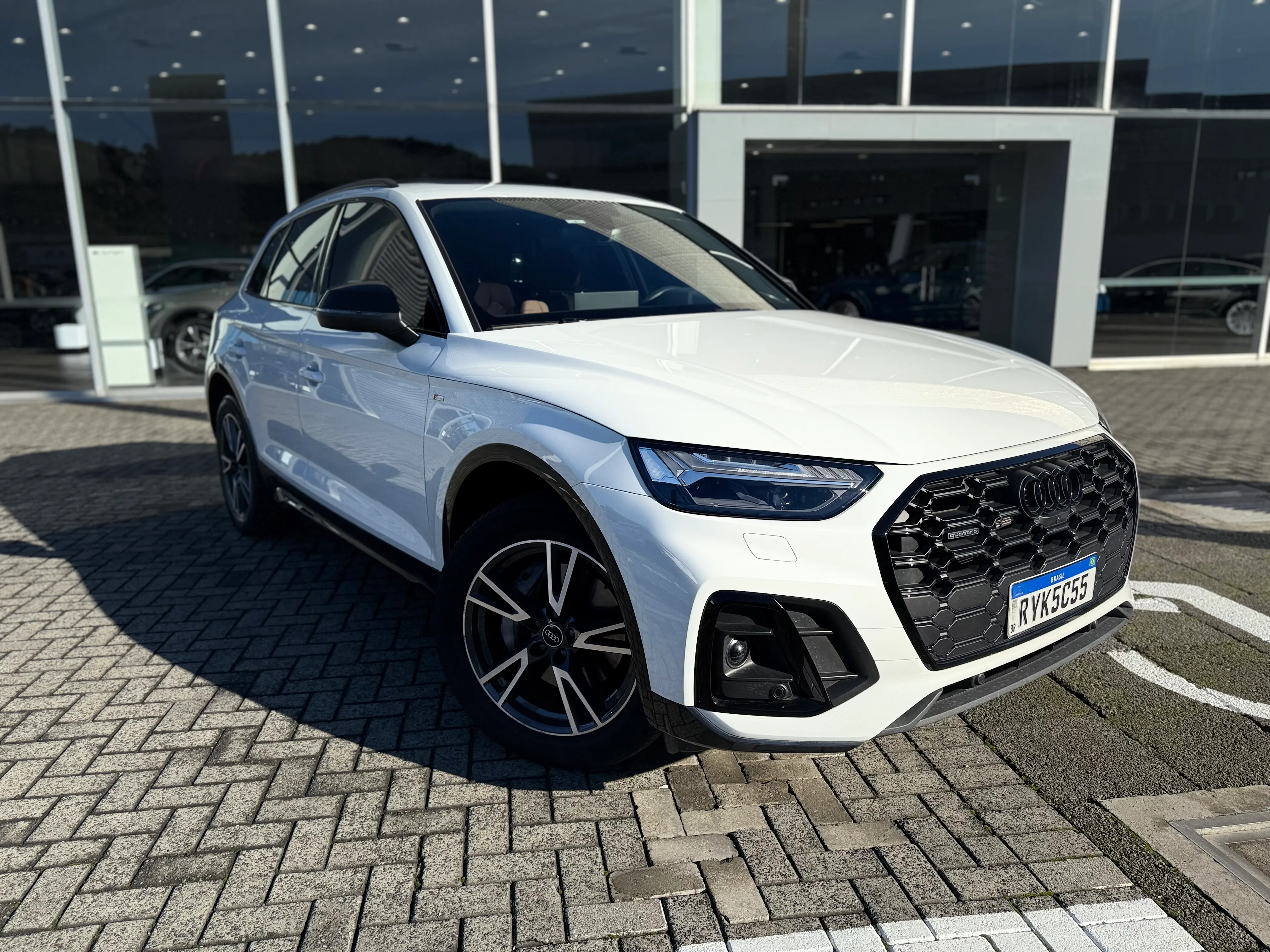 audi q5 q5 perf. black 2.0 tfsie s.tr. qt (hib.)