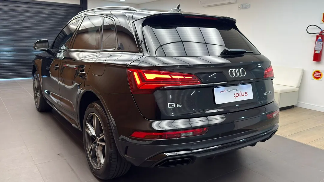 audi q5 q5 perf. black 2.0 tfsie s.tr. qt (hib.)