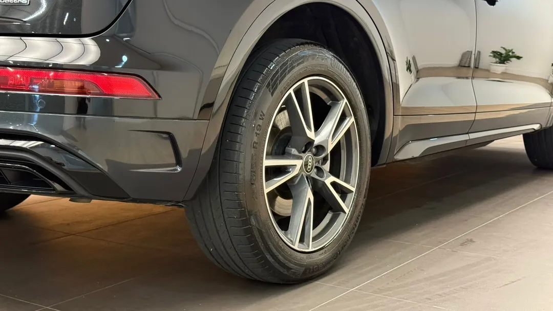 audi q5 q5 perf. black 2.0 tfsie s.tr. qt (hib.)