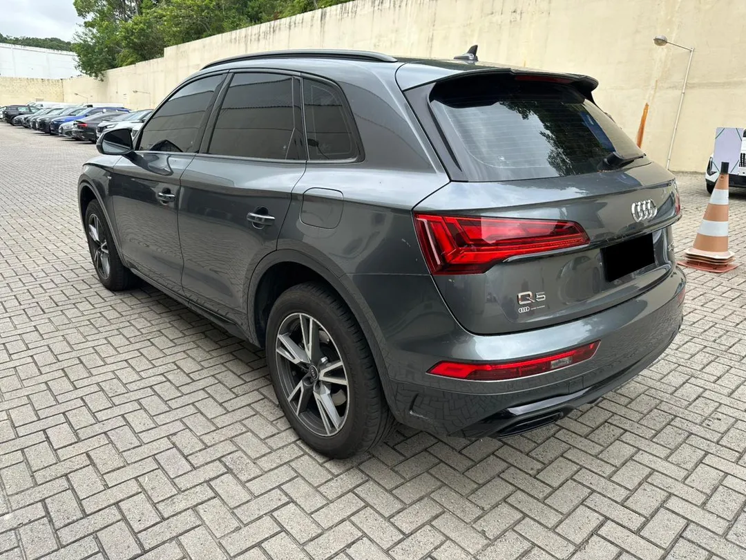 audi q5 q5 perf. black 2.0 tfsie s.tr. qt (hib.)