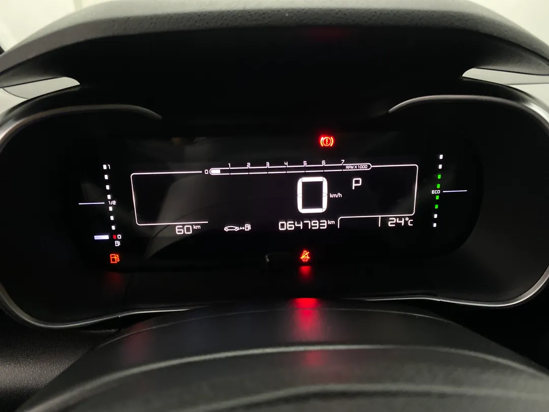 citroën c4 c4 cactus feel bus. 1.6 flex aut.