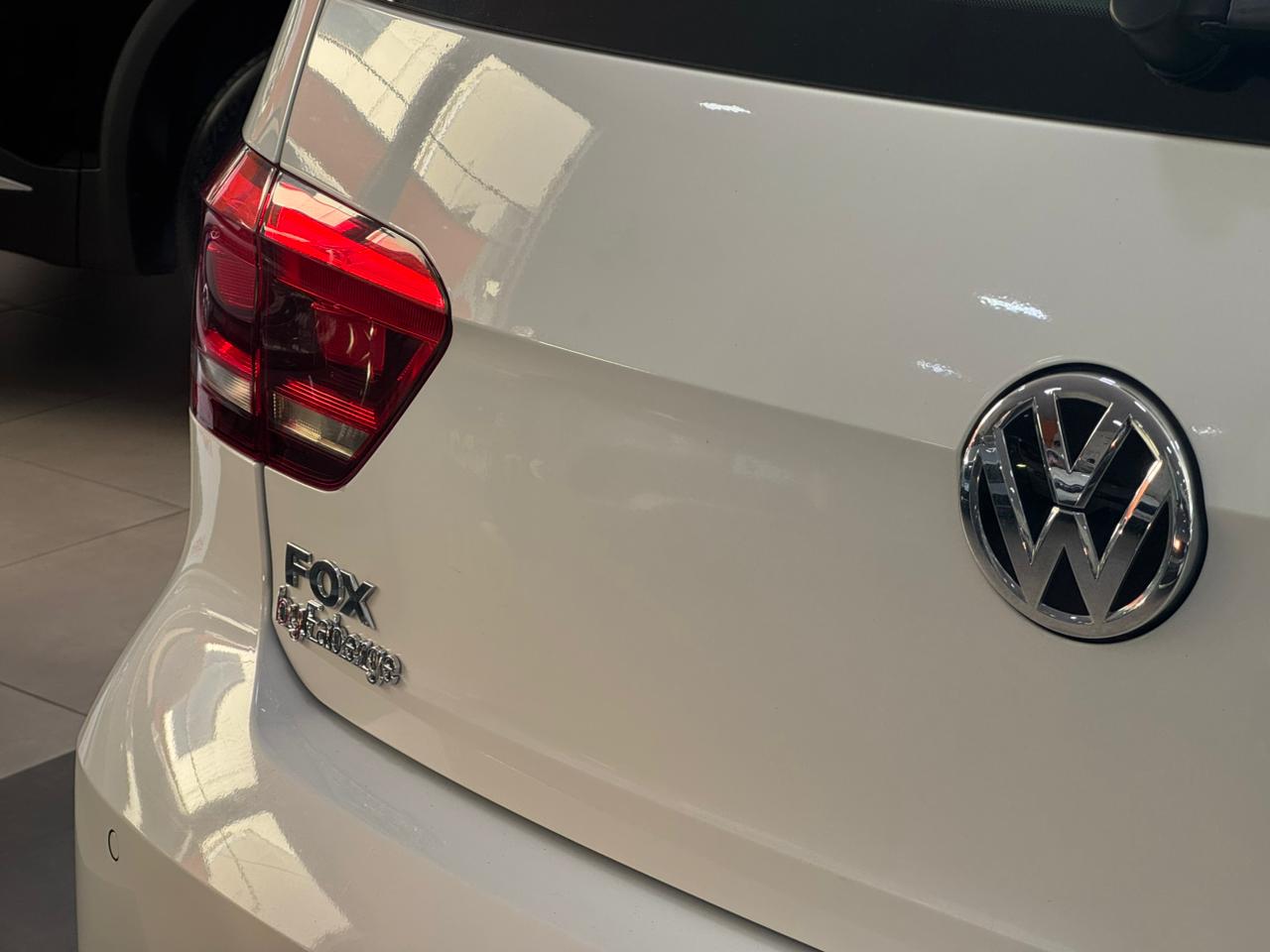 Volkswagen-Fox-Fox Connect 1.6 Flex 8V 5p
