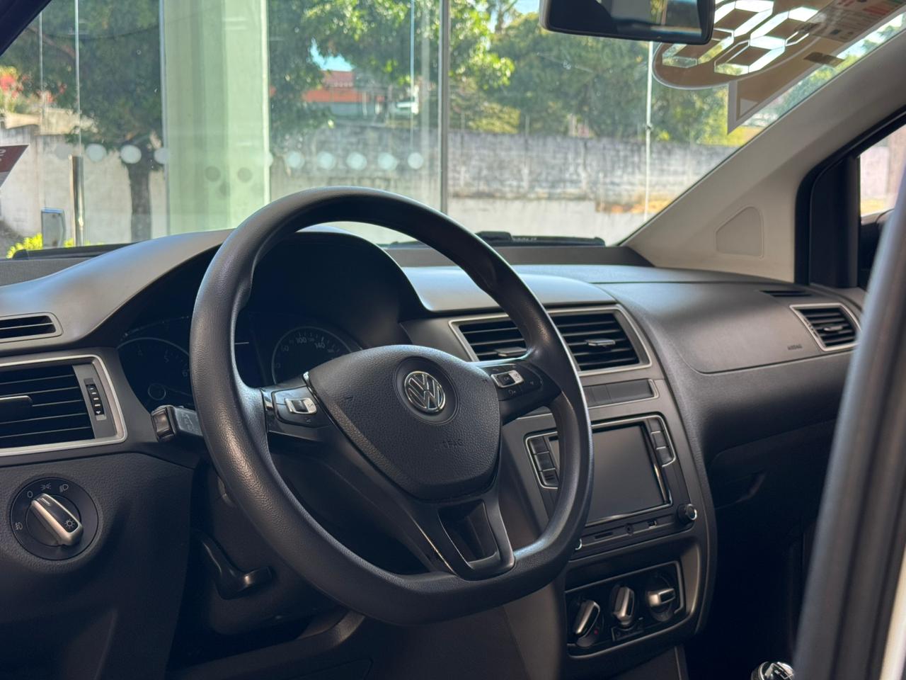 Volkswagen-Fox-Fox Connect 1.6 Flex 8V 5p