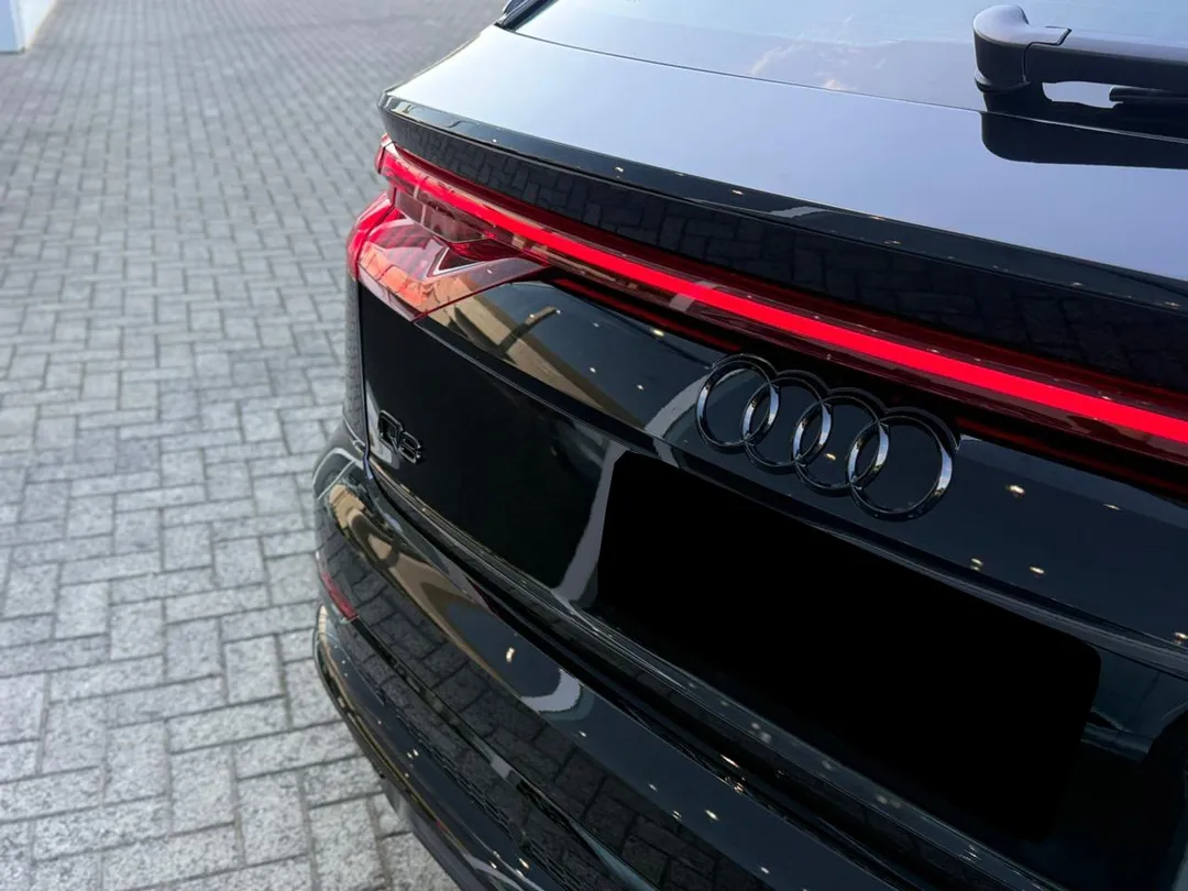 audi q8 q8 perf.black 3.0 tfsi quat. s-tr/(hib.)