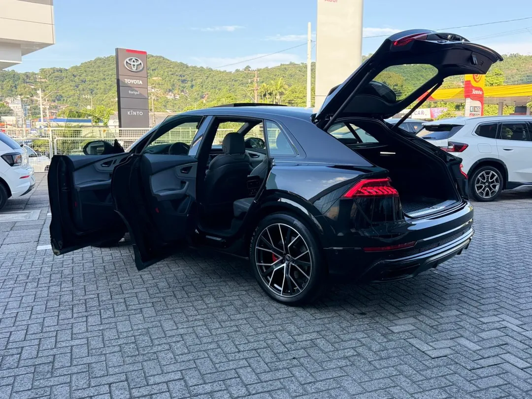 audi q8 q8 perf.black 3.0 tfsi quat. s-tr/(hib.)