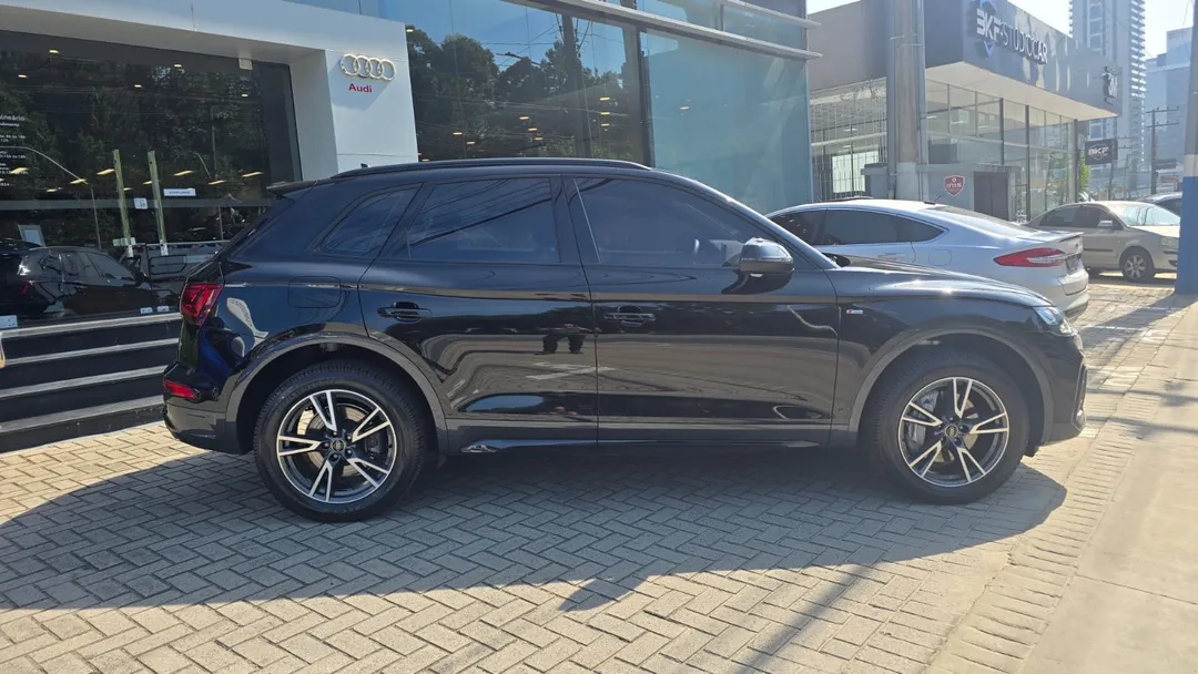 audi q5 q5 perf. black 2.0 tfsie s.tr. qt (hib.)