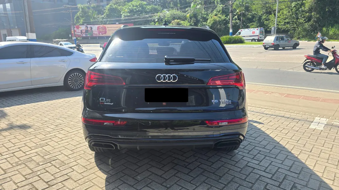 audi q5 q5 perf. black 2.0 tfsie s.tr. qt (hib.)