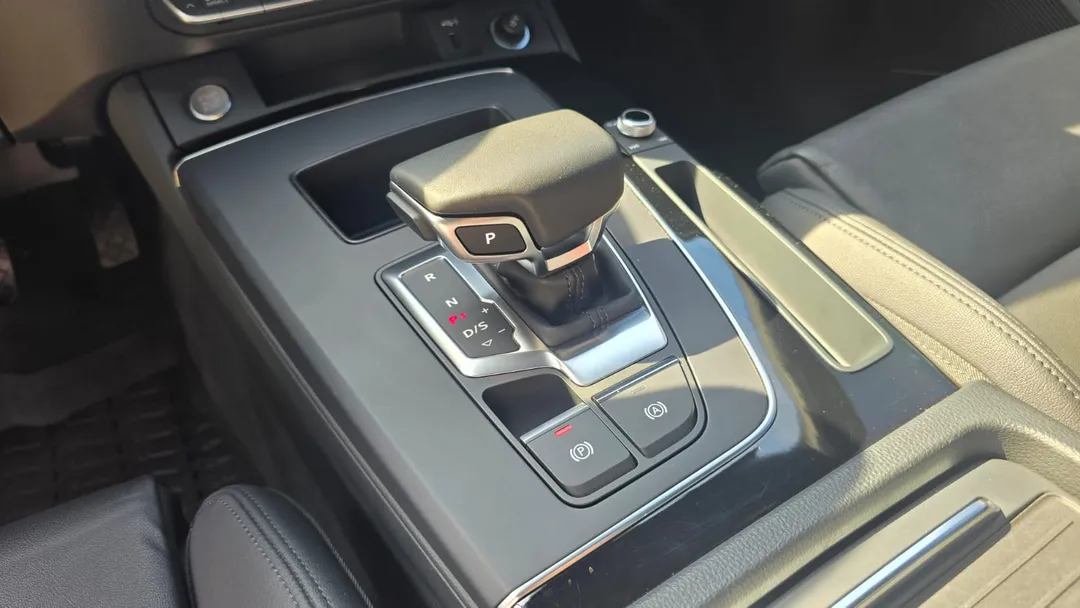audi q5 q5 perf. black 2.0 tfsie s.tr. qt (hib.)