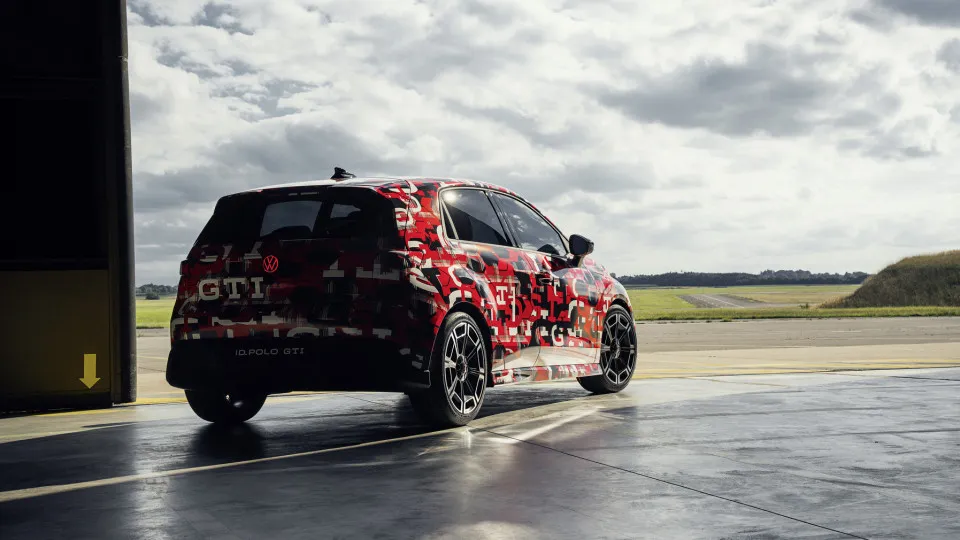 Volkswagen ID.Polo GTI. "Hot hatch" será revelado em Nürburgring