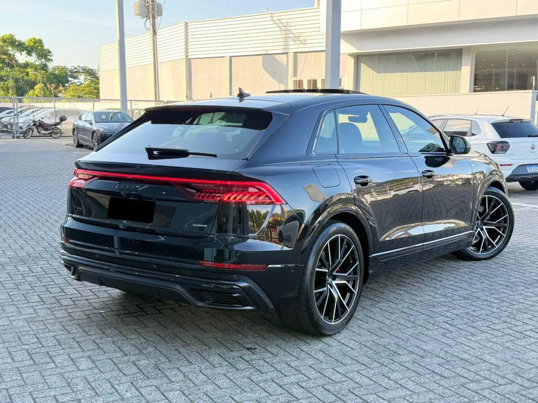 audi q8 q8 perf.black 3.0 tfsi quat. s-tr/(hib.)