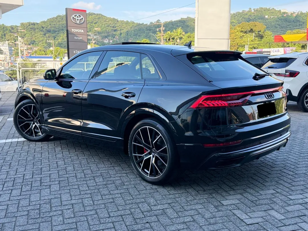 audi q8 q8 perf.black 3.0 tfsi quat. s-tr/(hib.)
