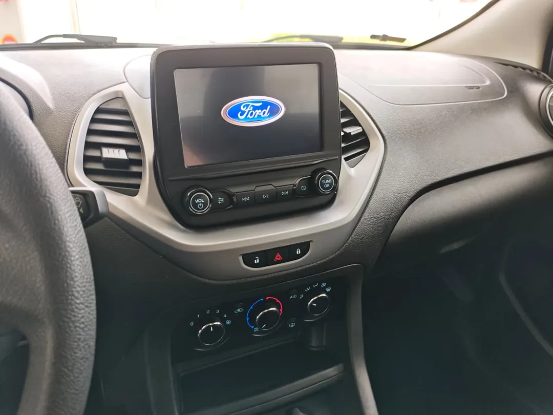 ford ka 1.5 sedan se plus 12v flex 4p mec.