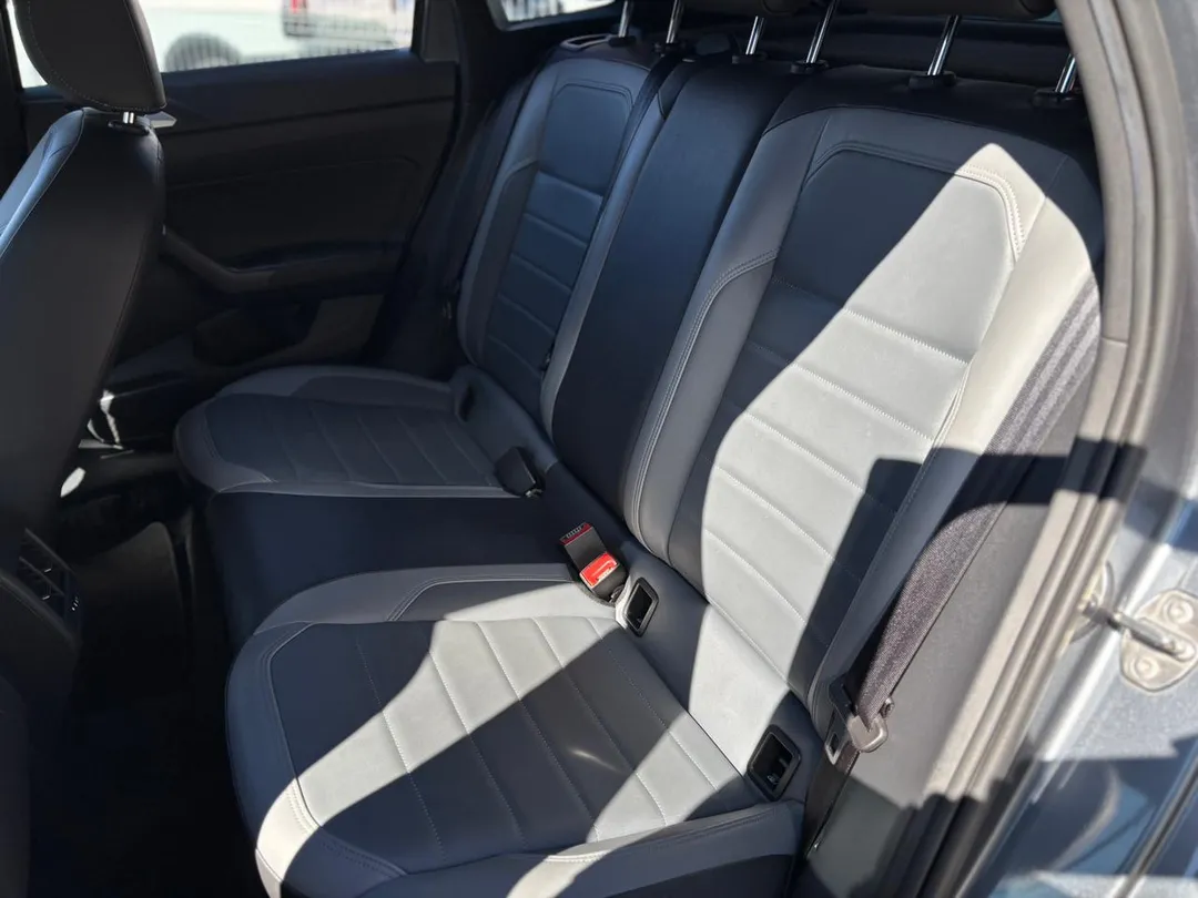VW - Volkswagen-Nivus-Nivus Highline 1.0 200 TSI Flex Aut.