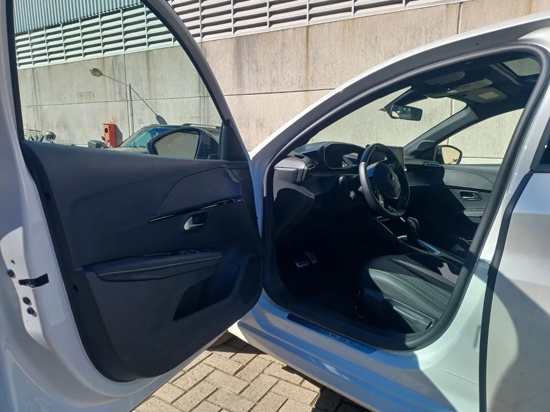 Peugeot-208-208 GT 1.0 TURBO 200 5P AUT.