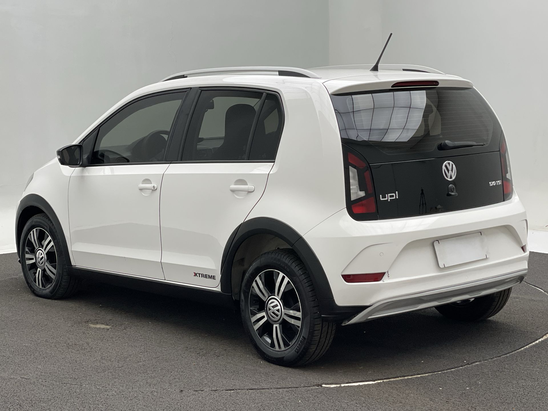 VW - Volkswagen-up!-up! Xtreme 1.0 TSI Total Flex 12V 5p
