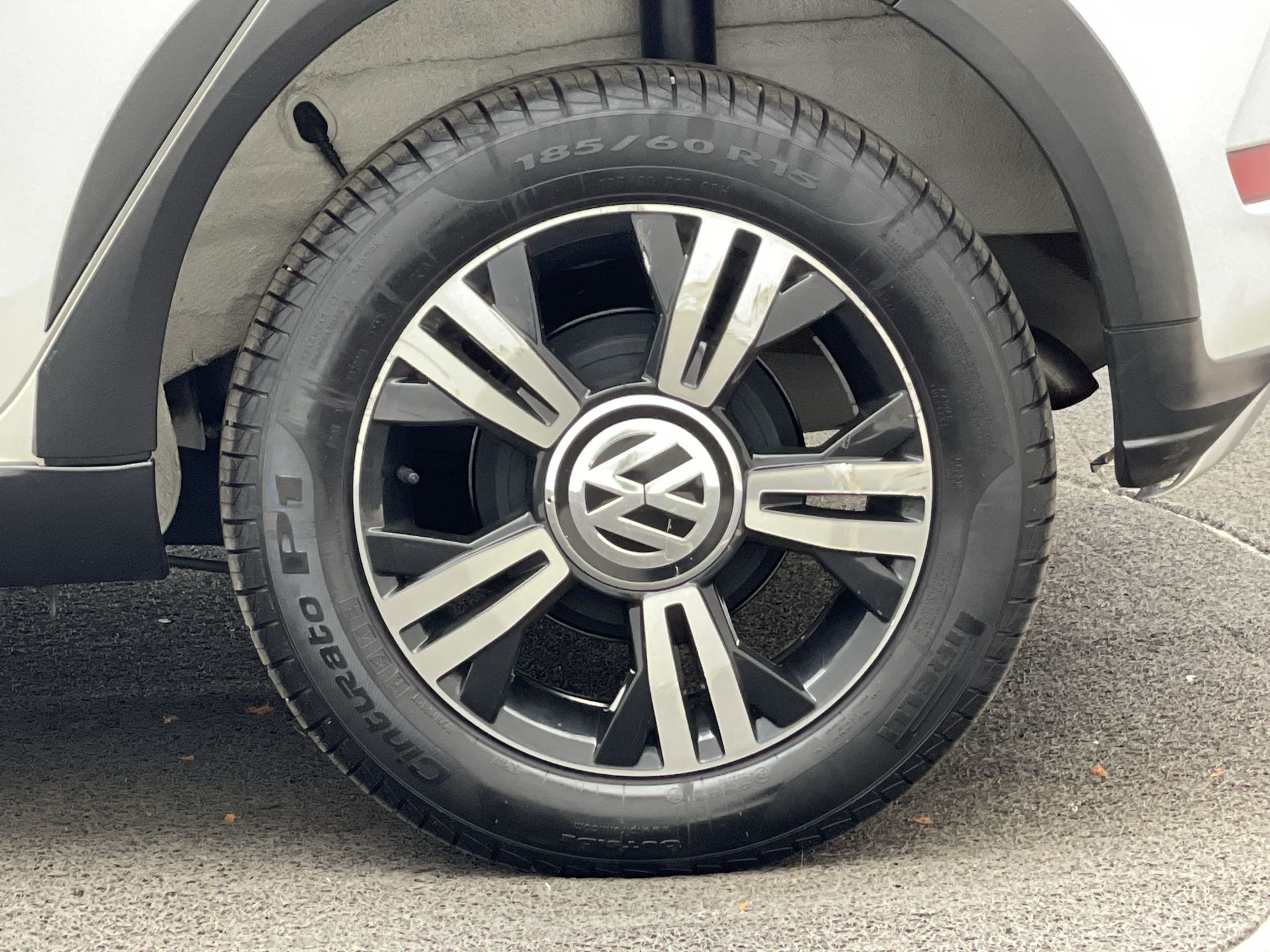 VW - Volkswagen-up!-up! Xtreme 1.0 TSI Total Flex 12V 5p
