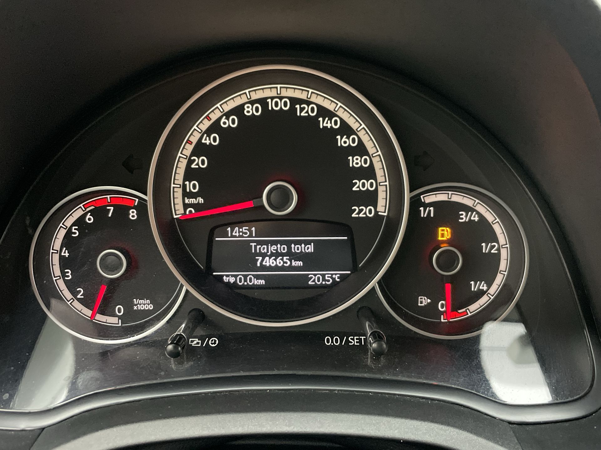 VW - Volkswagen-up!-up! Xtreme 1.0 TSI Total Flex 12V 5p