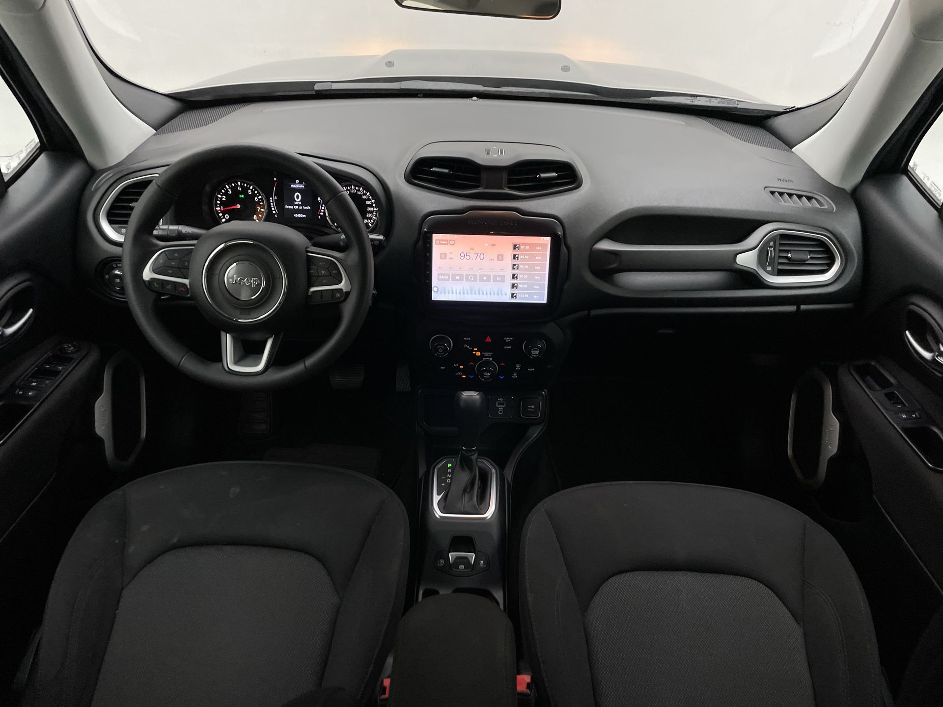 Renegade Sport 1.8 4x2 Flex 16V Aut.