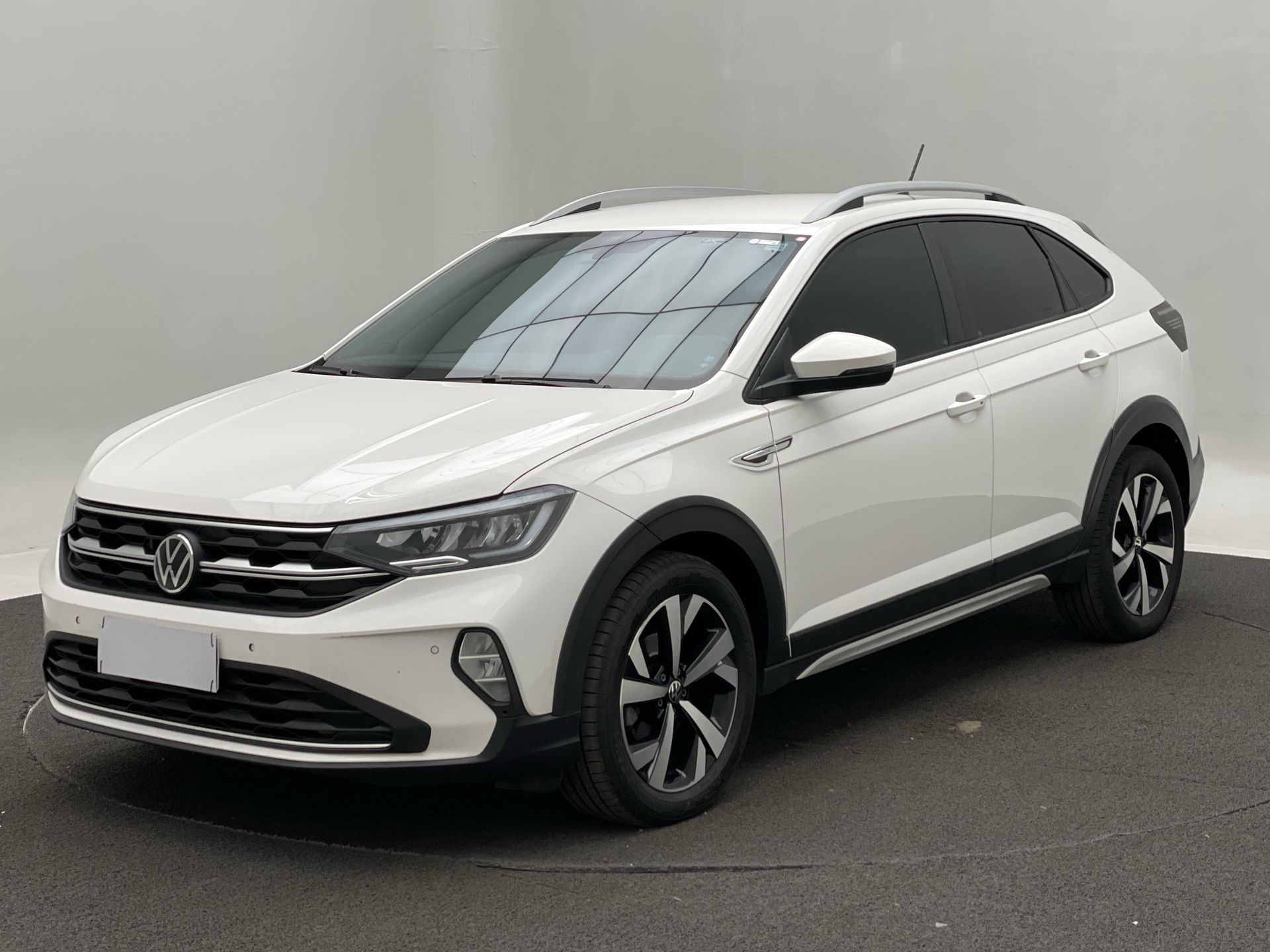 VW - Volkswagen-Nivus-Nivus Highline 1.0 200 TSI Flex Aut.