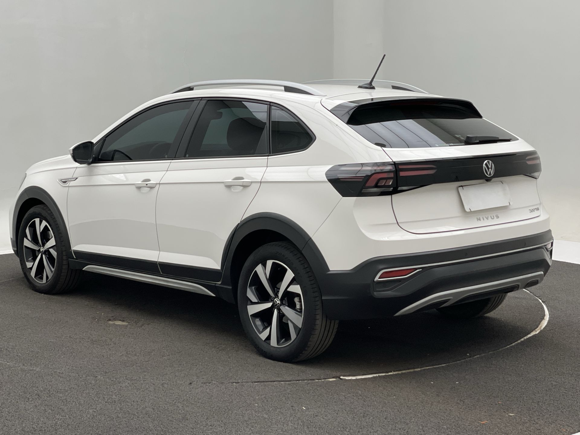 VW - Volkswagen-Nivus-Nivus Highline 1.0 200 TSI Flex Aut.