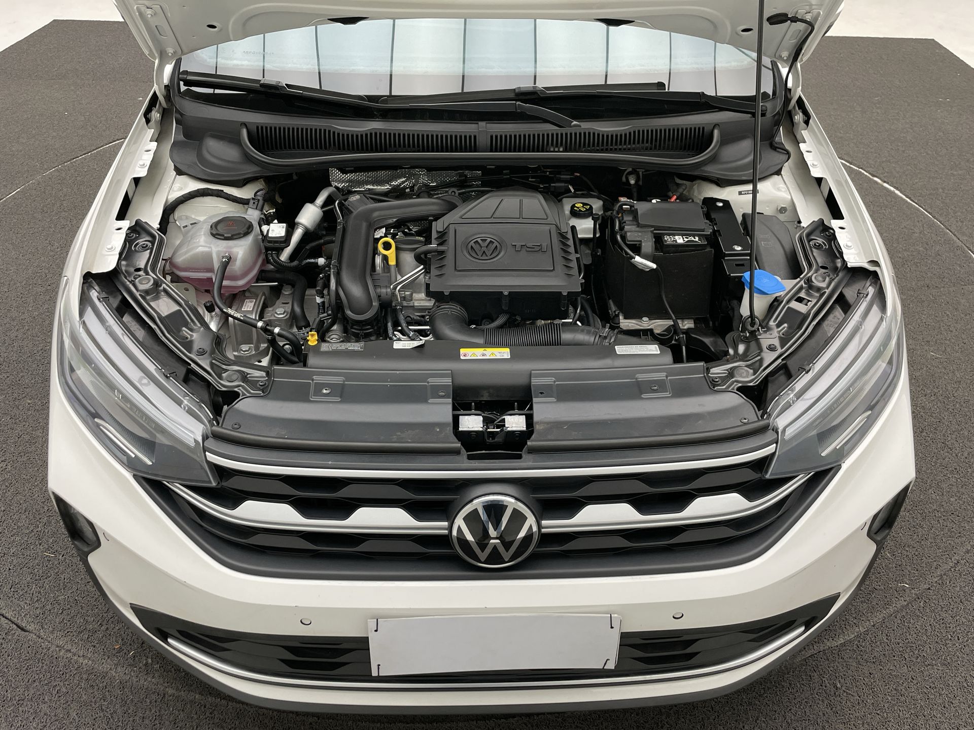 VW - Volkswagen-Nivus-Nivus Highline 1.0 200 TSI Flex Aut.