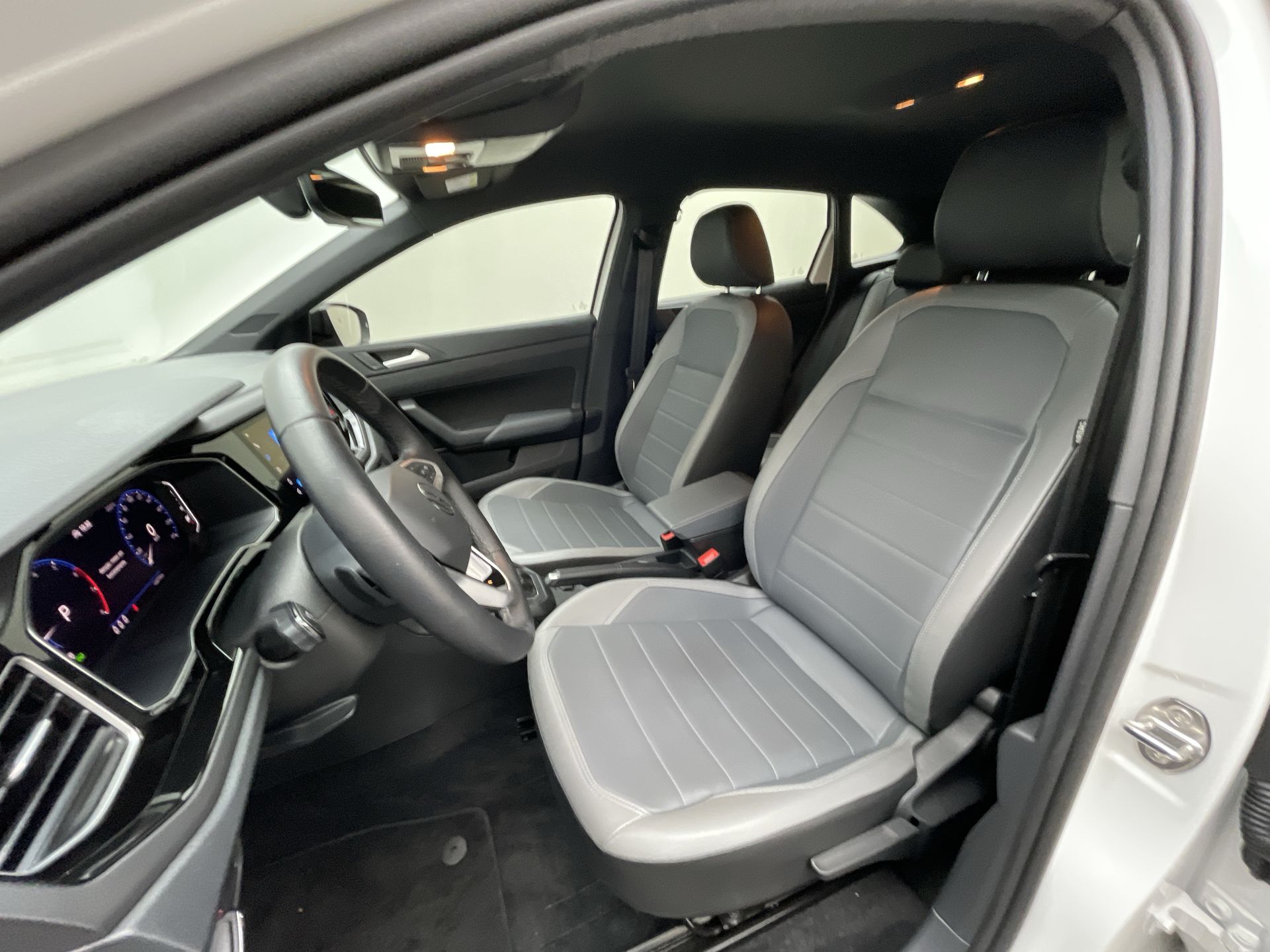 Nivus Highline 1.0 200 TSI Flex Aut.