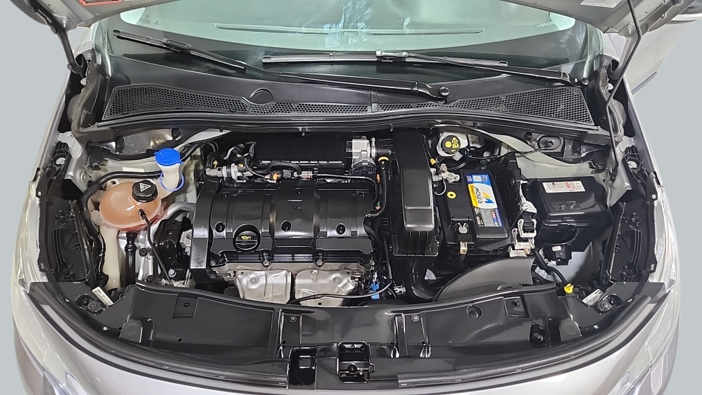 Peugeot-2008-1.6 16V FLEX ALLURE 4P AUTOMÁTICO
