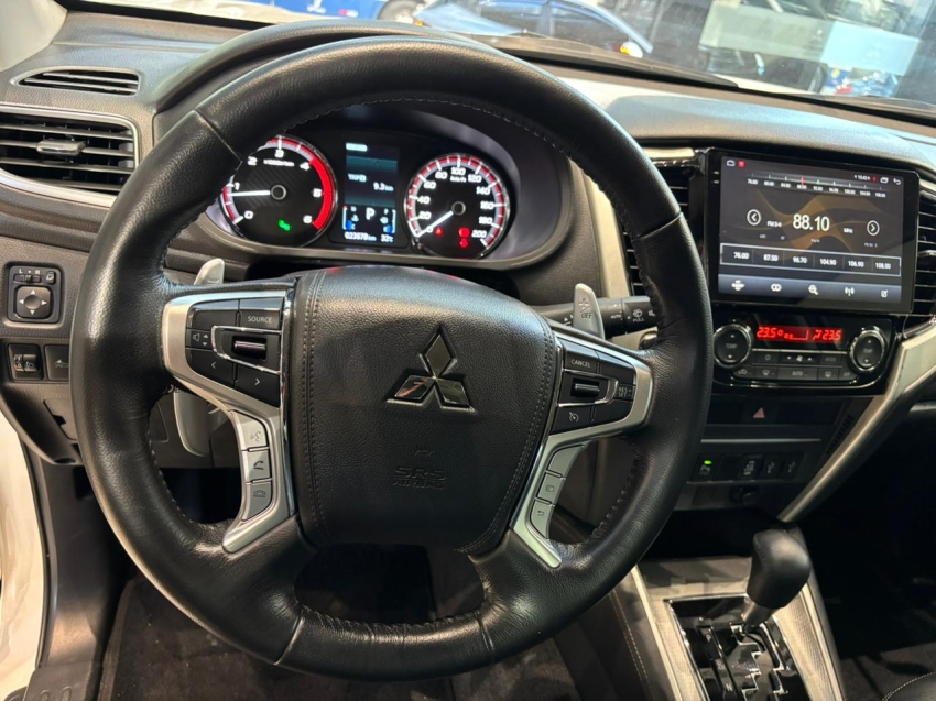 Mitsubishi-TRITON-2.4 BITURBO DIESEL CD HPE-S 4X4 AUTOMÁTICO