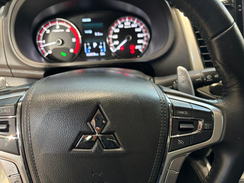Mitsubishi-TRITON-2.4 BITURBO DIESEL CD HPE-S 4X4 AUTOMÁTICO