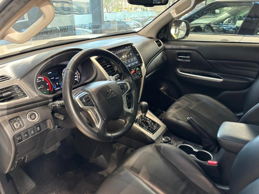 Mitsubishi-TRITON-2.4 BITURBO DIESEL CD HPE-S 4X4 AUTOMÁTICO