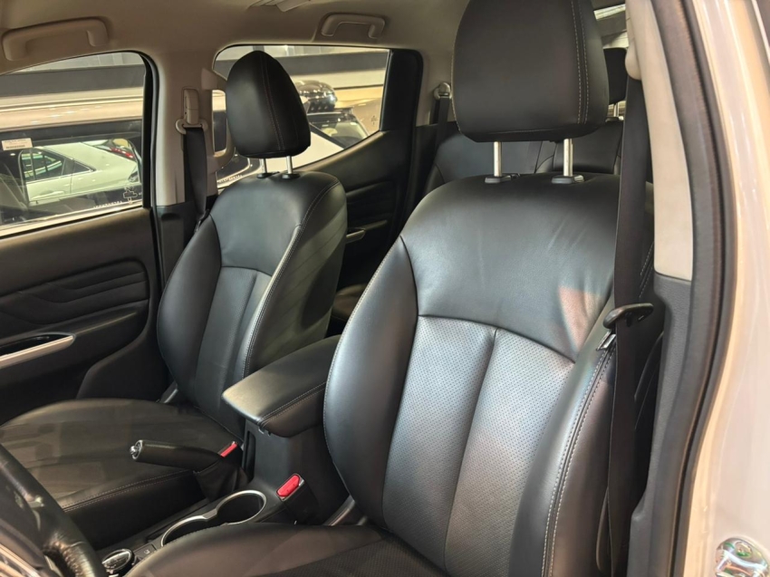 Mitsubishi-TRITON-2.4 BITURBO DIESEL CD HPE-S 4X4 AUTOMÁTICO