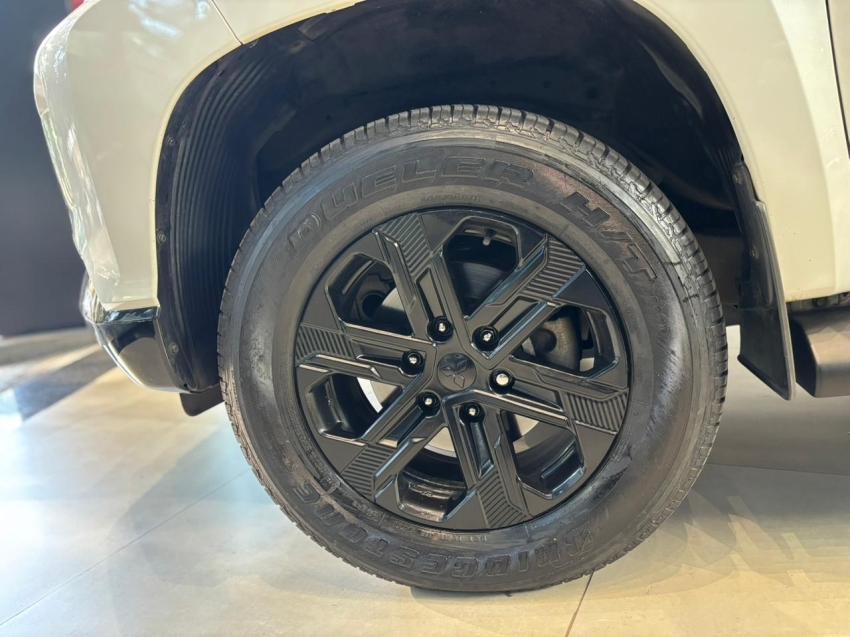 Mitsubishi-TRITON-2.4 BITURBO DIESEL CD HPE-S 4X4 AUTOMÁTICO