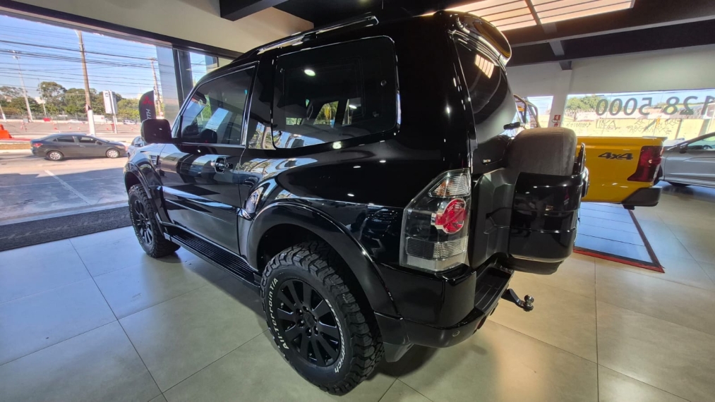 Mitsubishi-PAJERO FULL-3.2 HPE 4X4 16V TURBO INTERCOOLER DIESEL 2P AUTOMÁTICO