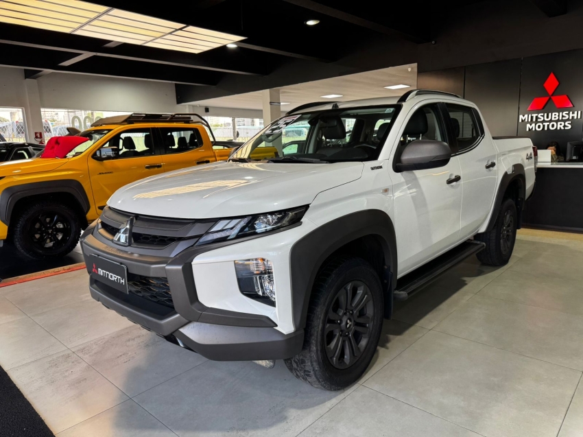 Mitsubishi-L200 TRITON-2.4 16V TURBO DIESEL SPORT OUTDOOR PLUS CD 4P 4X4 AUTOMÁTICO