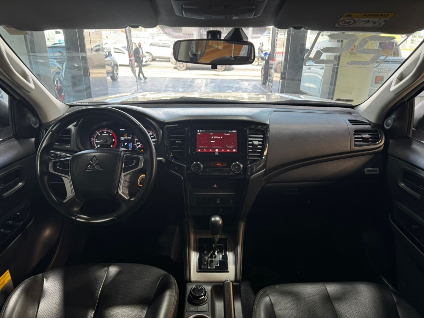 Mitsubishi-L200 TRITON-2.4 16V TURBO DIESEL SPORT OUTDOOR PLUS CD 4P 4X4 AUTOMÁTICO