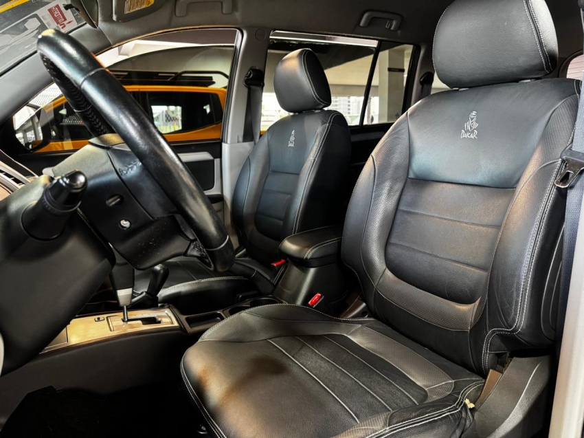 Mitsubishi-PAJERO DAKAR-3.5 HPE 7 LUGARES 4X4 V6 24V FLEX 4P AUTOMÁTICO