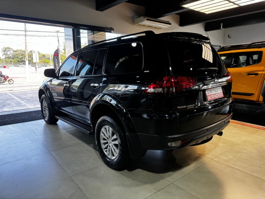 Mitsubishi-PAJERO DAKAR-3.5 HPE 7 LUGARES 4X4 V6 24V FLEX 4P AUTOMÁTICO