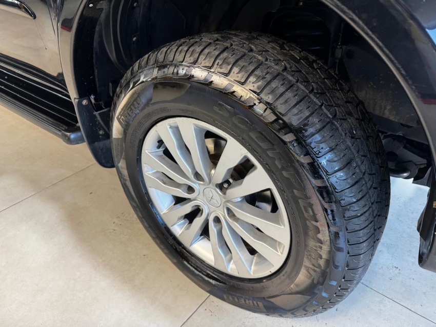 Mitsubishi-PAJERO DAKAR-3.5 HPE 7 LUGARES 4X4 V6 24V FLEX 4P AUTOMÁTICO