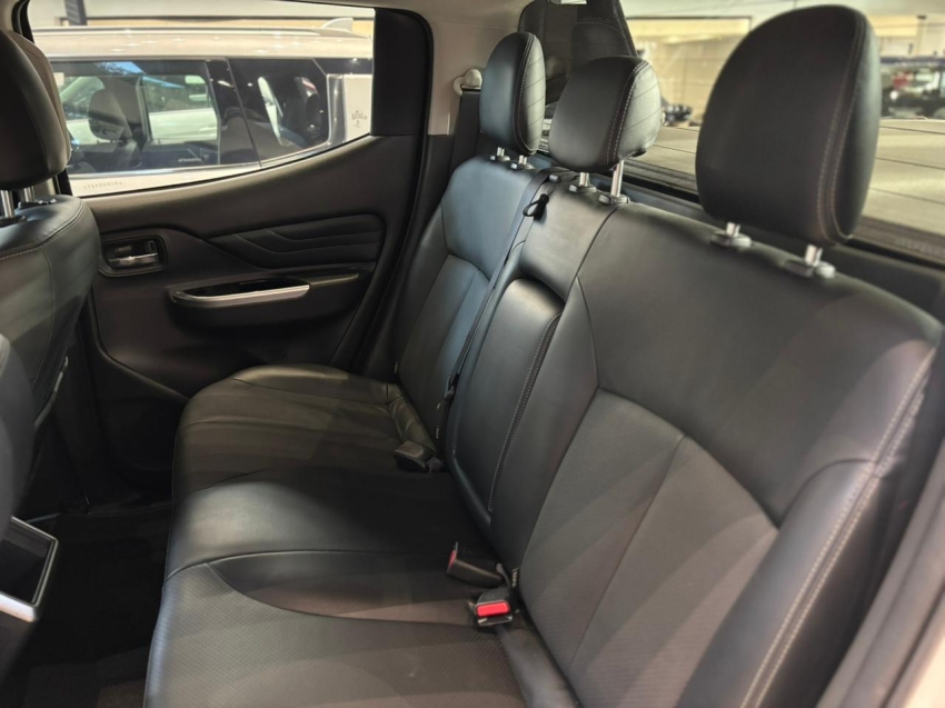 Mitsubishi-TRITON-2.4 BITURBO DIESEL CD HPE-S 4X4 AUTOMÁTICO