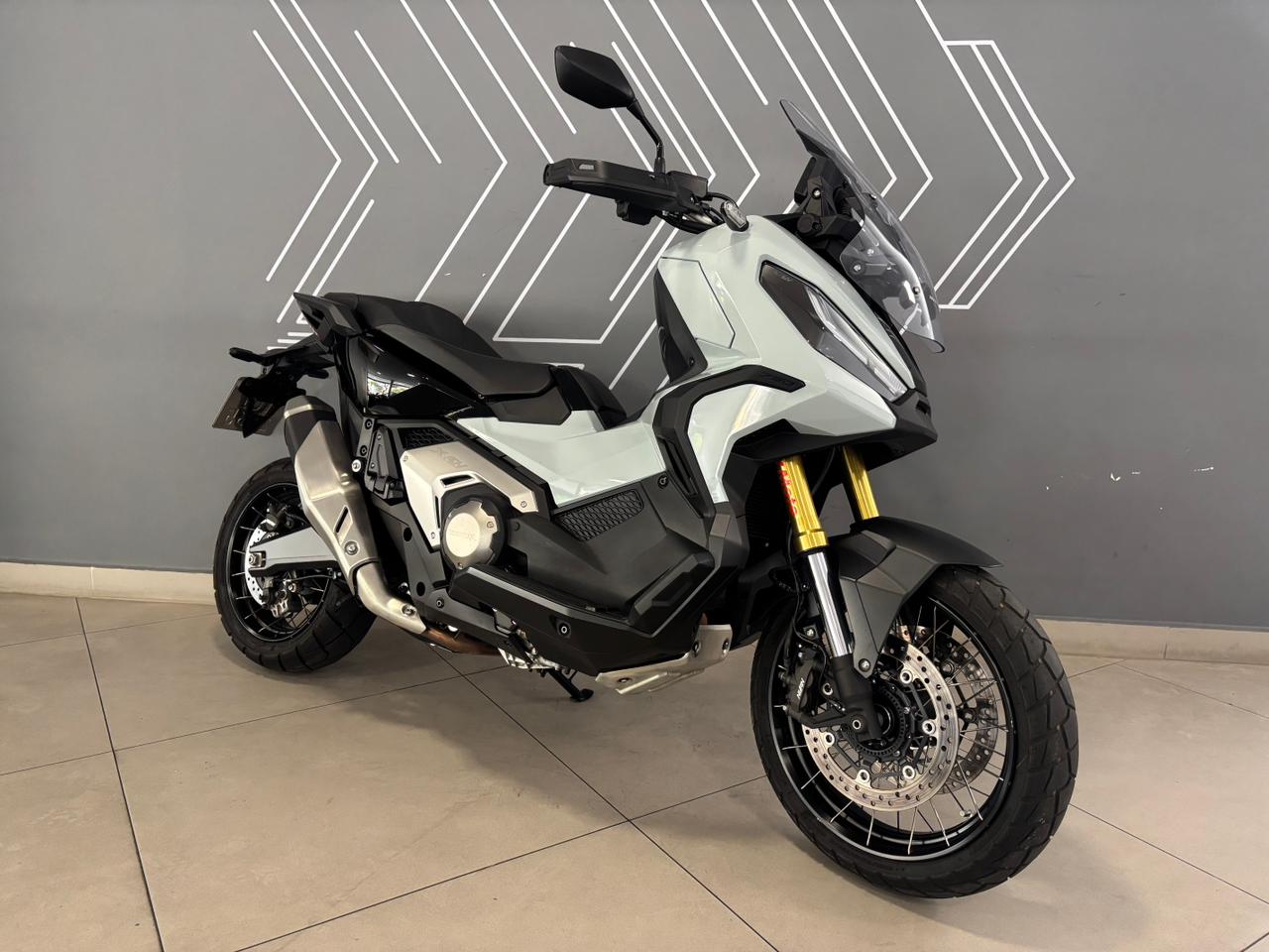 X-ADV 745cc