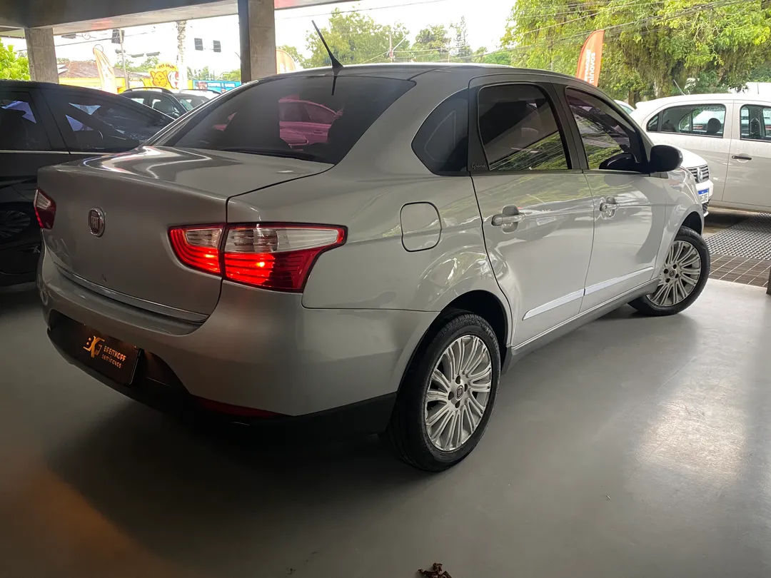 Grand Siena ESSENCE 1.6 Flex 16V