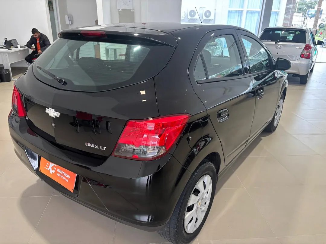 GM - Chevrolet-ONIX-ONIX HATCH LT 1.4 8V FlexPower 5p Mec.