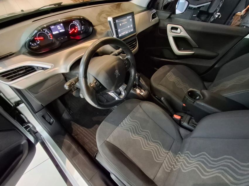Peugeot-2008-1.6 16V FLEX ALLURE 4P AUTOMÁTICO